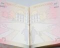 Bélgica lanza un nuevo pasaporte ilustrado con Tintín, Lucky Luke y los Pitufos
