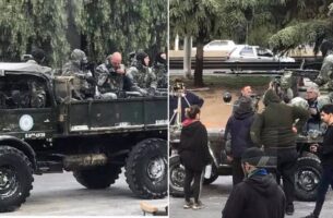 Ricardo Darín inició el rodaje de “El Eternauta”: nieve en Núñez, militares armados en camiones y autos viejos